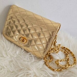Chateau Vintage Gold Quilted Shoulder Bag Purse With Tassel Chain 🌴